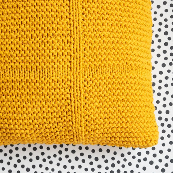 Moss and cross cushion — gemaakt met Yarn and Colors Moss and Cross Cushion Booklet (3)