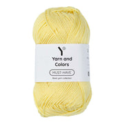 Yarn and Colors Must-have 010 Vanilla - bol garen in deze kleur