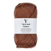 Yarn and Colors Must-have 027 Brunet - bol garen in deze kleur