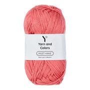 Yarn and Colors Must-have 039 Salmon - bol garen in deze kleur