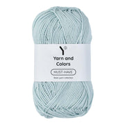 Yarn and Colors Must-have 063 Ice Blue - bol garen in deze kleur