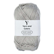 Yarn and Colors Must-have 095 Soft Grey - bol garen in deze kleur