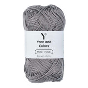 Yarn and Colors Must-have 096 Shark Grey - bol garen in deze kleur