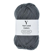 Yarn and Colors Must-have 098 Graphite - bol garen in deze kleur