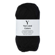 Yarn and Colors Must-have 100 Black - bol garen in deze kleur