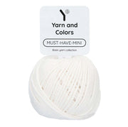 Yarn and Colors Must-have Minis 001 White - bol garen in deze kleur