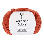 Yarn and Colors Serene 024 Chestnut - bol garen in deze kleur