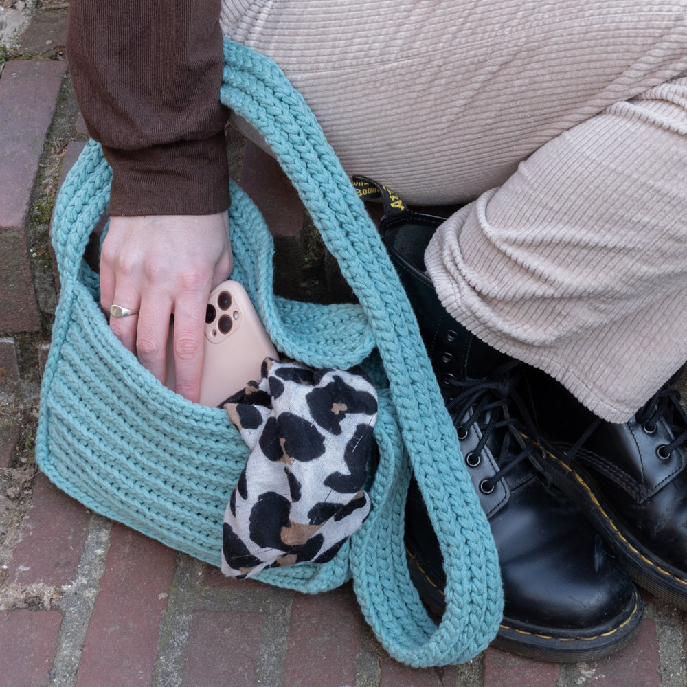 Shoulder bag — gemaakt met Yarn and Colors Shoulder Bag Haakpakket (2)
