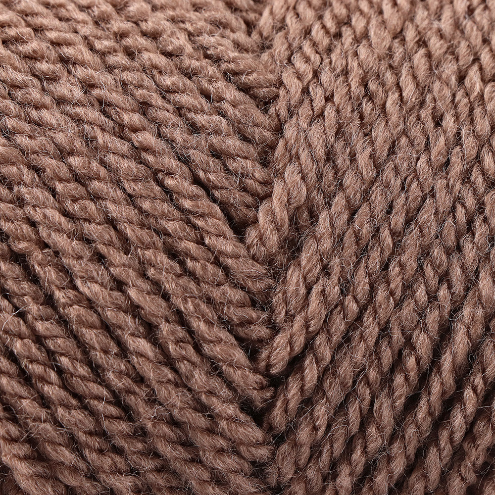 Yarn and Colors Super Amazing 007 Cigar - detail van het garen