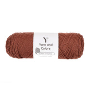 Yarn and Colors Super Amazing 027 Brunet - bol garen in deze kleur