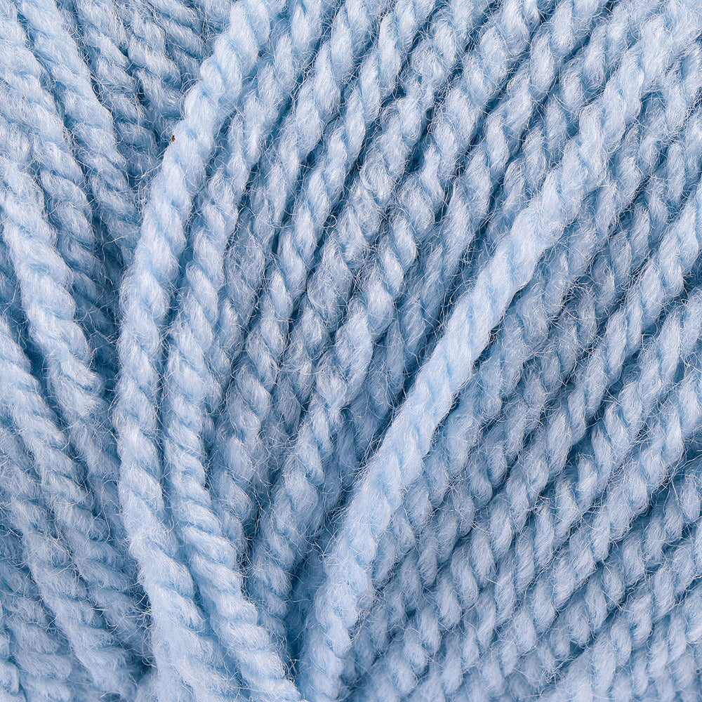 Yarn and Colors Super Amazing 063 Ice Blue - detail van het garen