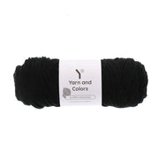 Yarn and Colors Super Amazing 100 Black - bol garen in deze kleur
