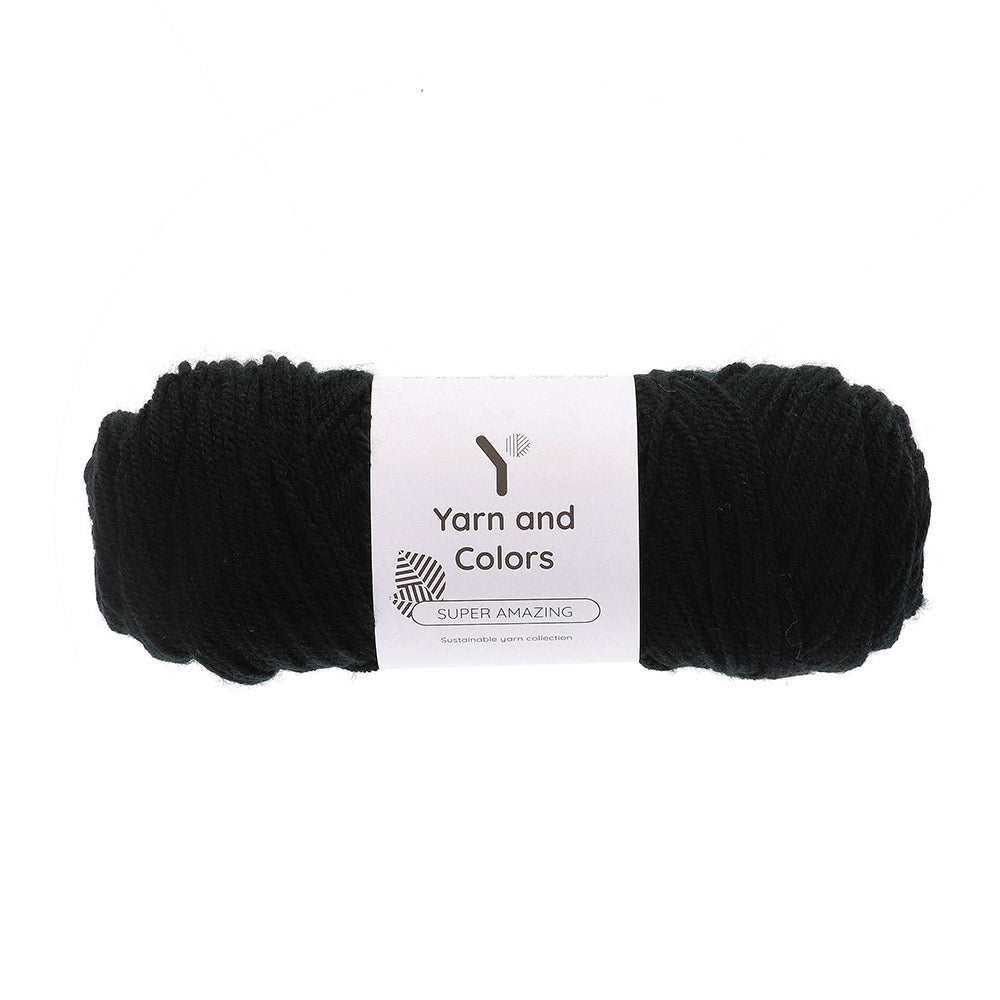 Yarn and Colors Super Amazing 100 Black - bol garen in deze kleur