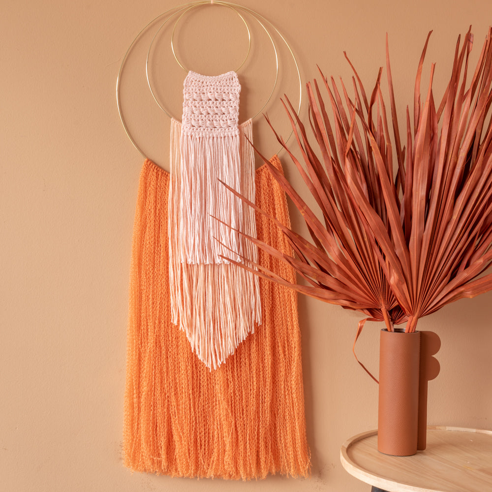 Three is charm wall hanging — gemaakt met Yarn and Colors Three is a Charm Wall Hanging 2.0 Macramé Pakket (2)