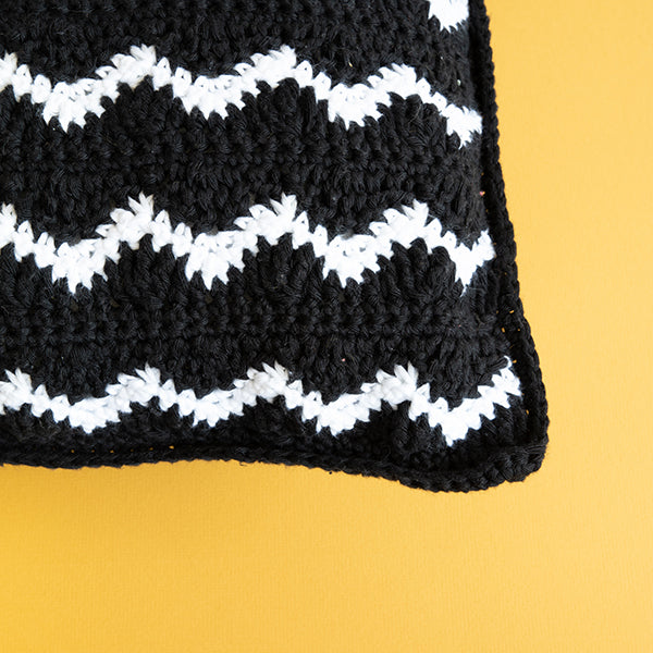Yarn and Colors Waves Comfy Cushion Haakpakket White / Black (5)