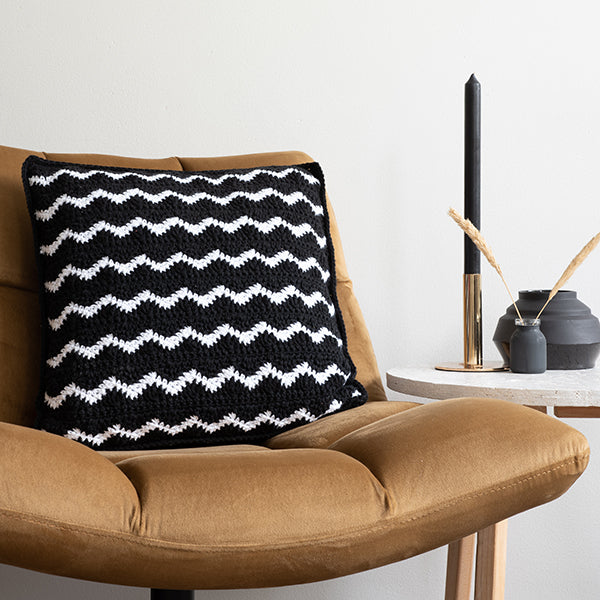 Yarn and Colors Waves Comfy Cushion Haakpakket White / Black (4)