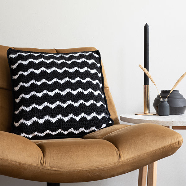 Yarn and Colors Waves Comfy Cushion Haakpakket White / Black (7)