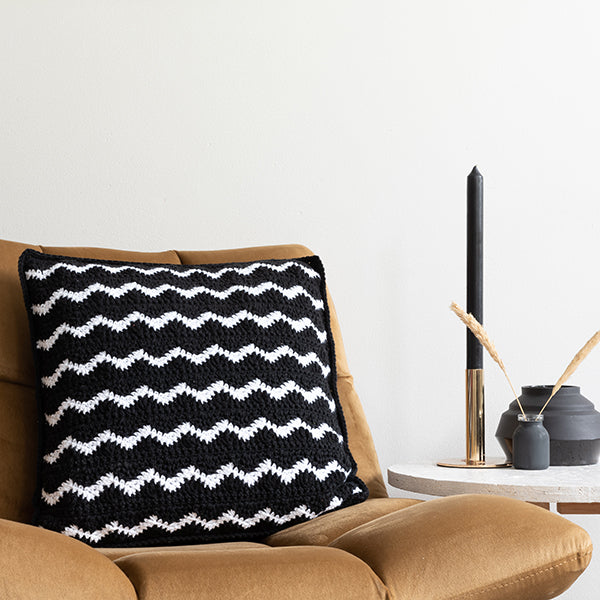 Yarn and Colors Waves Comfy Cushion Haakpakket White / Black (3)