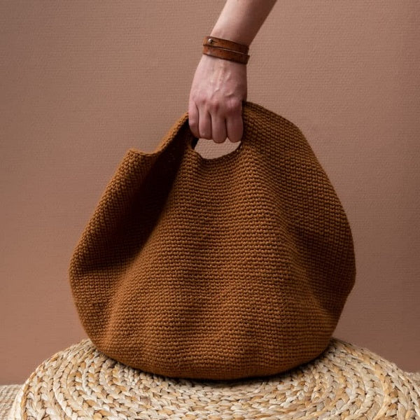 Slouchy pouch satay — gemaakt met Yarn and Colors Zen