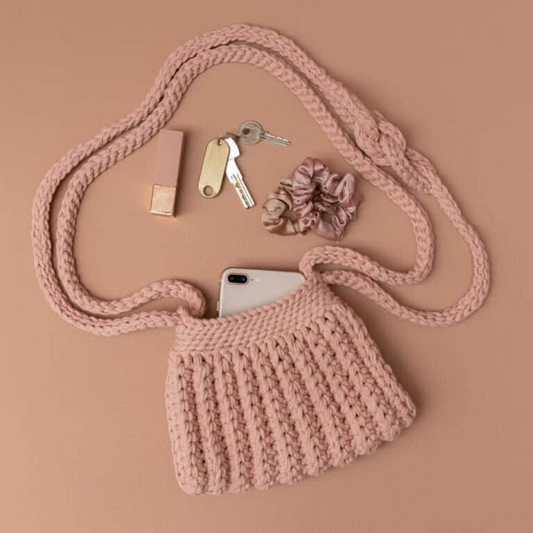 Cool cross body bag ros — gemaakt met Yarn and Colors Zen