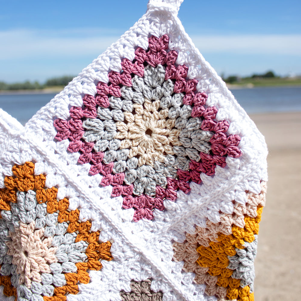Top — gemaakt met Zomerse Granny Top Haakpakket (2)